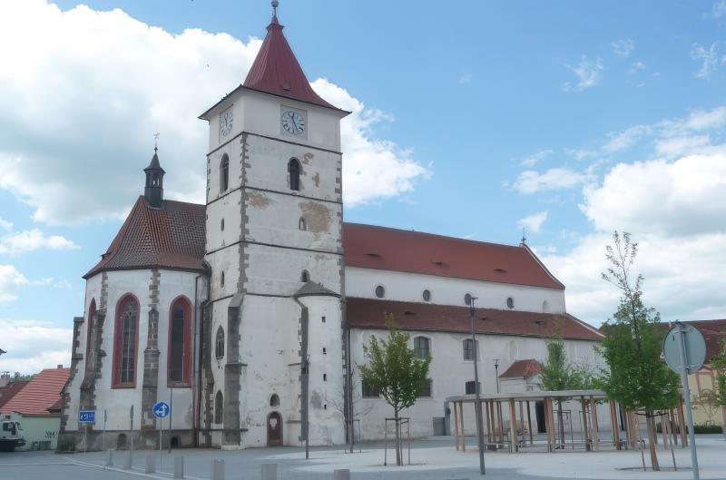 2. Kostel sv. Petra a Pavla, rejstř. č. 21979/4-2912, církev