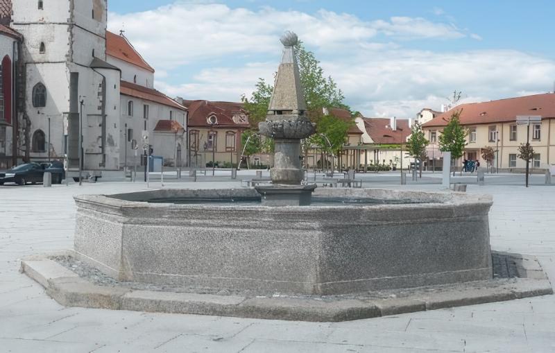 6. Kašna, Mírové náměstí, rejstř. č. 36390/4-2918, město Horažďovice