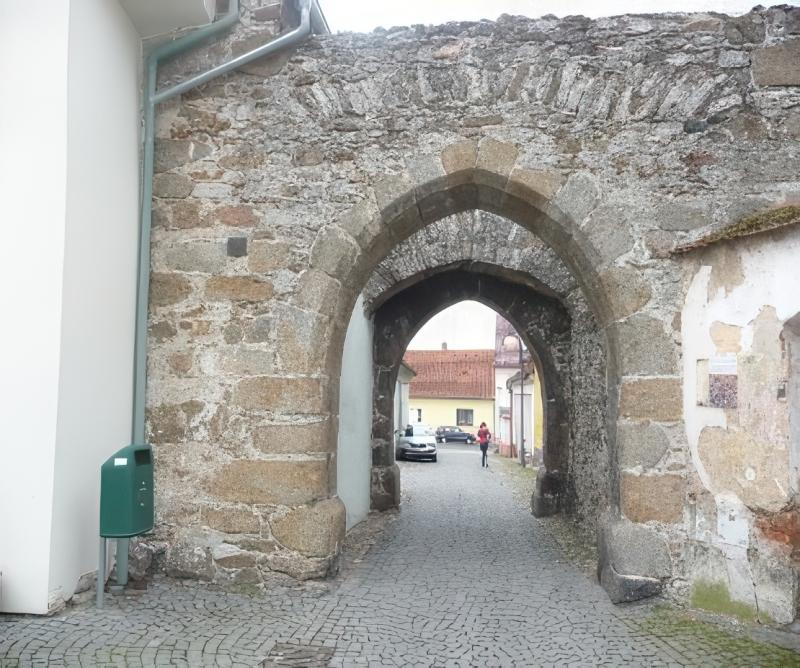 10. Městské opevnění, soubor, rejstř. č. 25790/4-2924, město Horažďovice