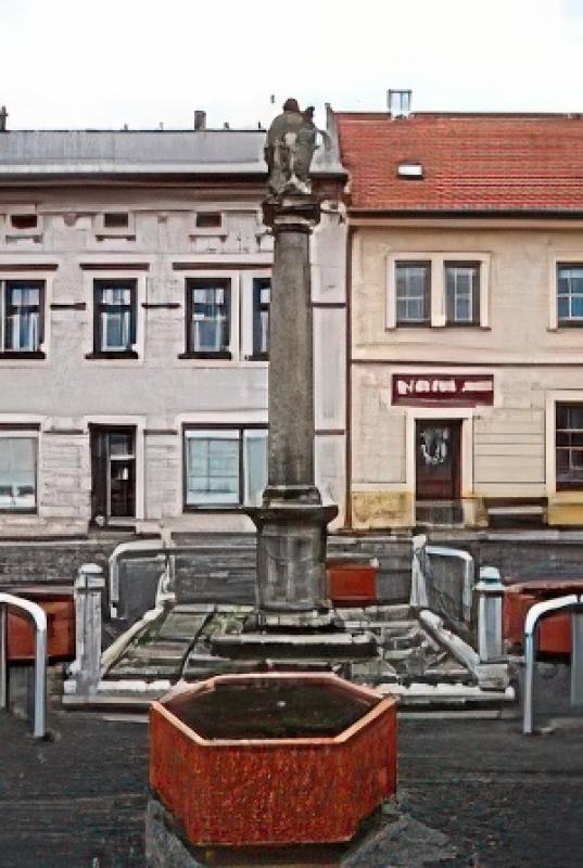 12. Sloup se sochou sv. Josefa, rejstř. č. 27944/4-2926,  město Horažďovice